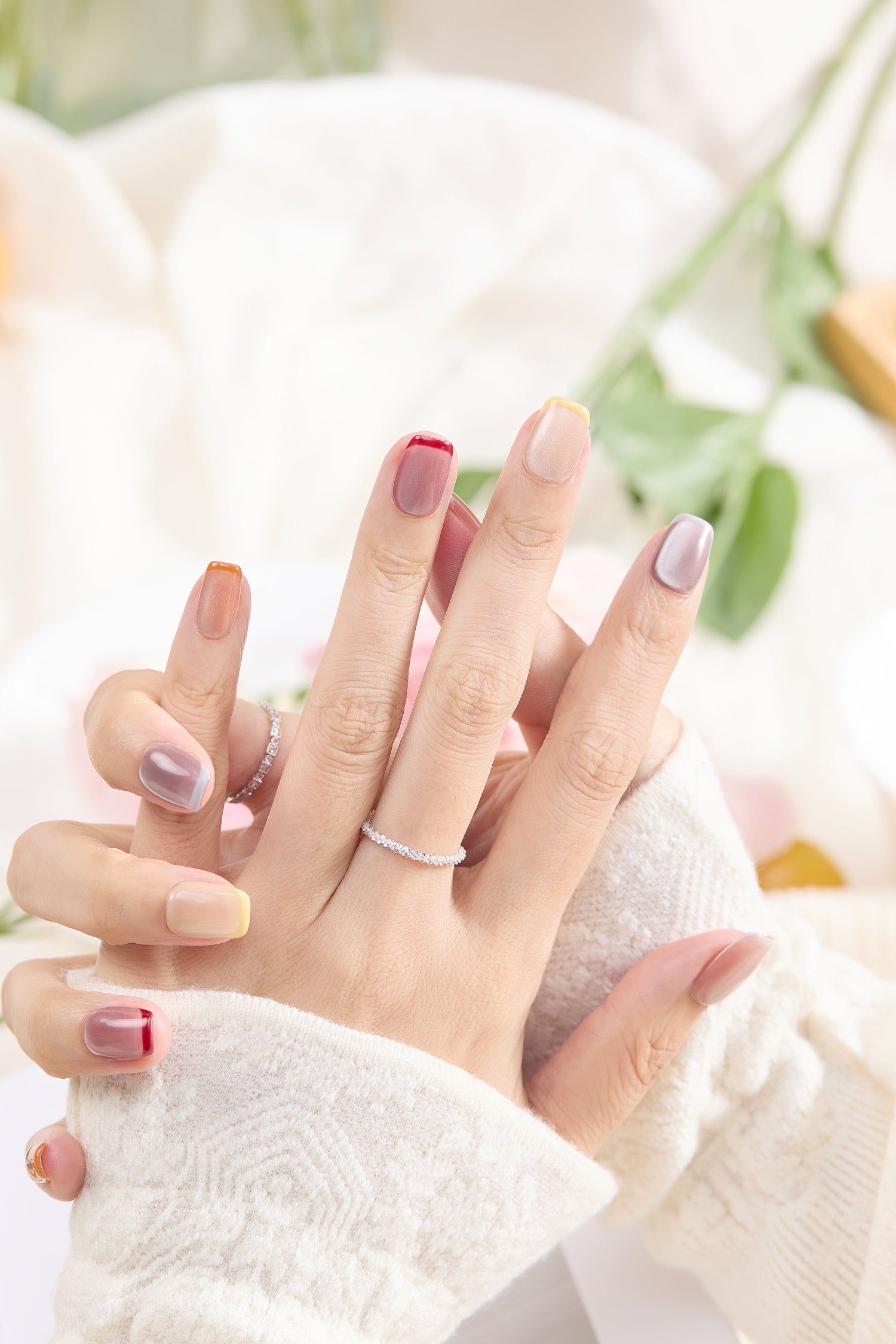 ootd.nail パステル グラデーション マグネット フレンチ ジェルネイルチップ 着用イメージ|カラフル・上品・春夏ネイル