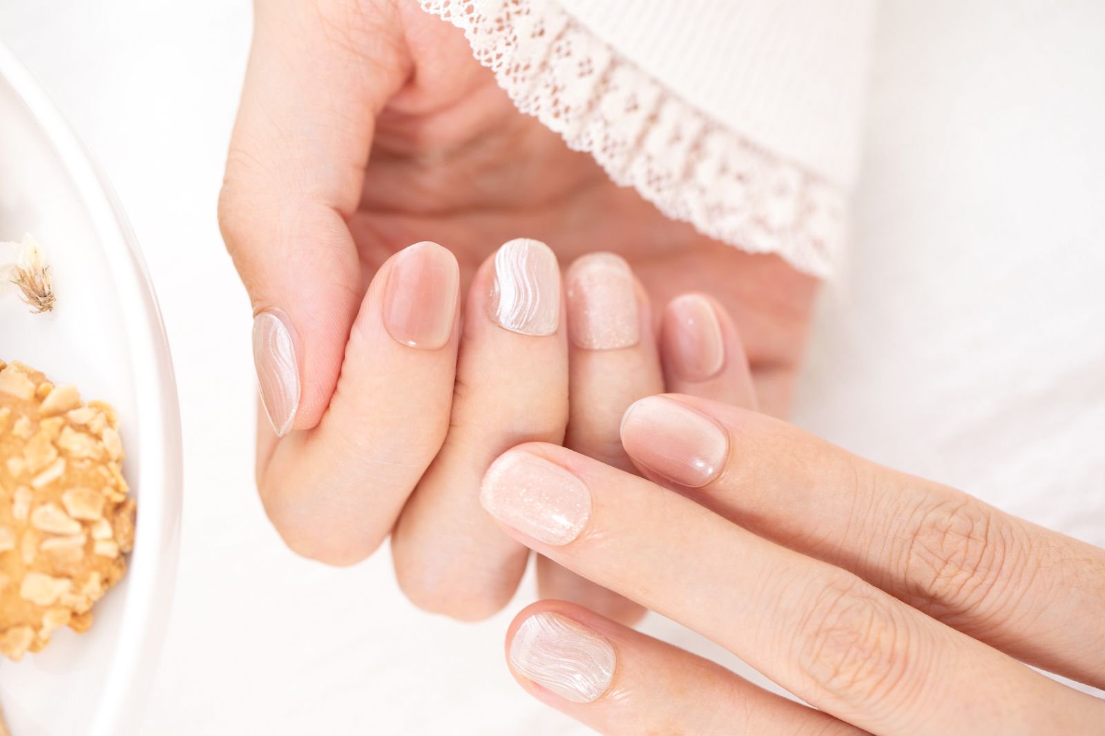 ootd.nail ニュアンスベージュ ピンク ジェルネイルチップ 着用イメージ|ナチュラル・上品・オフィス向け