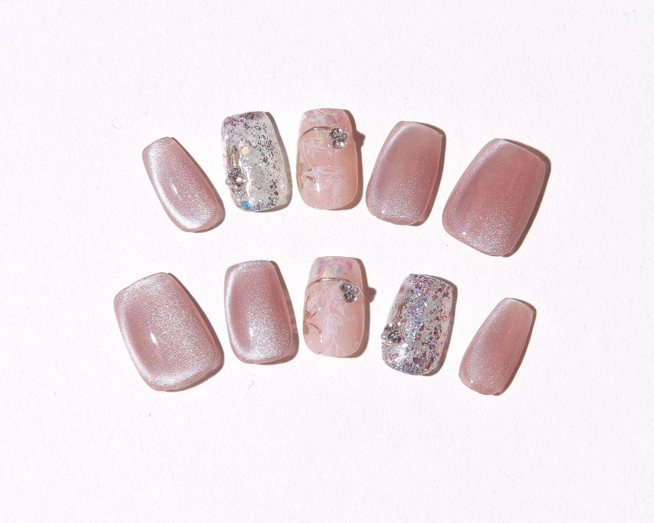 ootd.nail ピンクラメ × 押し花ニュアンス ジェルネイルチップ|くすみピンクにシルバーラメ、繊細な押し花風アートとストーンを組み合わせた大人可愛いデザイン。繰り返し使えるリユーザブルネイル。