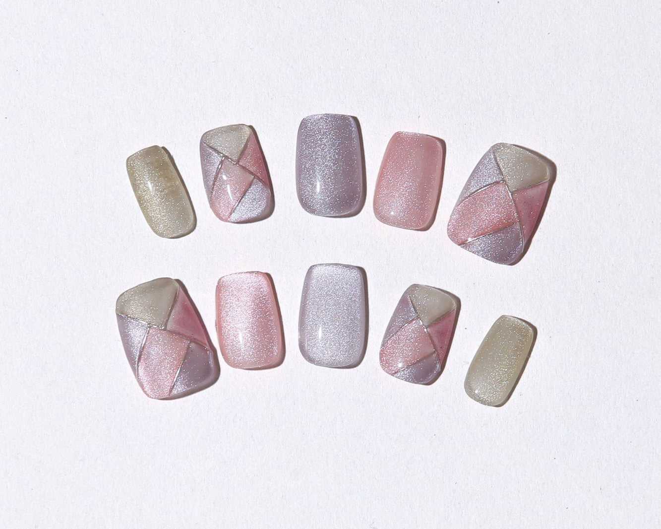 ootd.nail トライカラーニュアンス ジェルネイルチップ|ピンク・ラベンダー・グレージュを組み合わせた上品なブロッキングデザイン。洗練された大人の指先を演出するリユーザブルネイル。