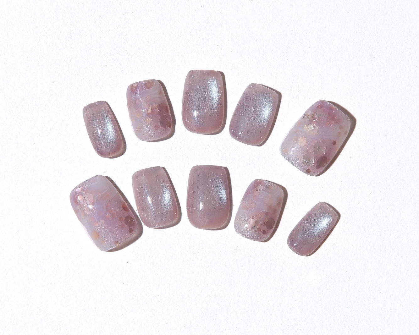 ootd.nail ラベンダーニュアンス ジェルネイルチップ｜透け感のあるくすみラベンダーにマーブルとシェルを重ねた上品デザイン。大人フェミニンな印象のリユーザブルネイル。