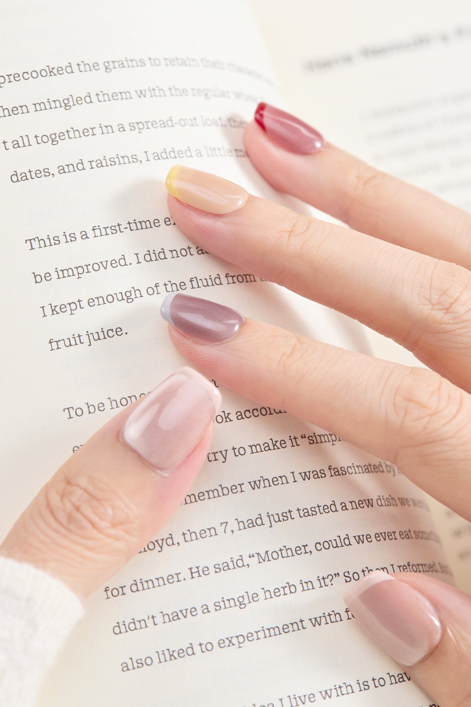 ootd.nail パステル グラデーション マグネット　フレンチ　ジェルネイルチップ　着用イメージ｜カラフル・上品・春夏ネイル