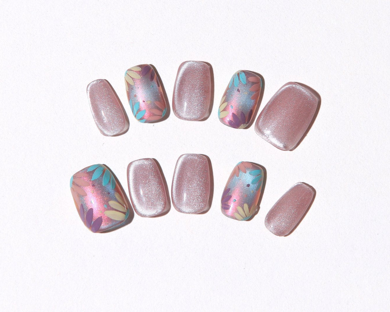 ootd.nail ピンク × マグネット ジェルネイルチップ｜上品な花柄、ハンドメイド、グラデラメ、シルバーマグネットを合わせた大人可愛いデザイン。繰り返し使えるリユーザブルネイル。