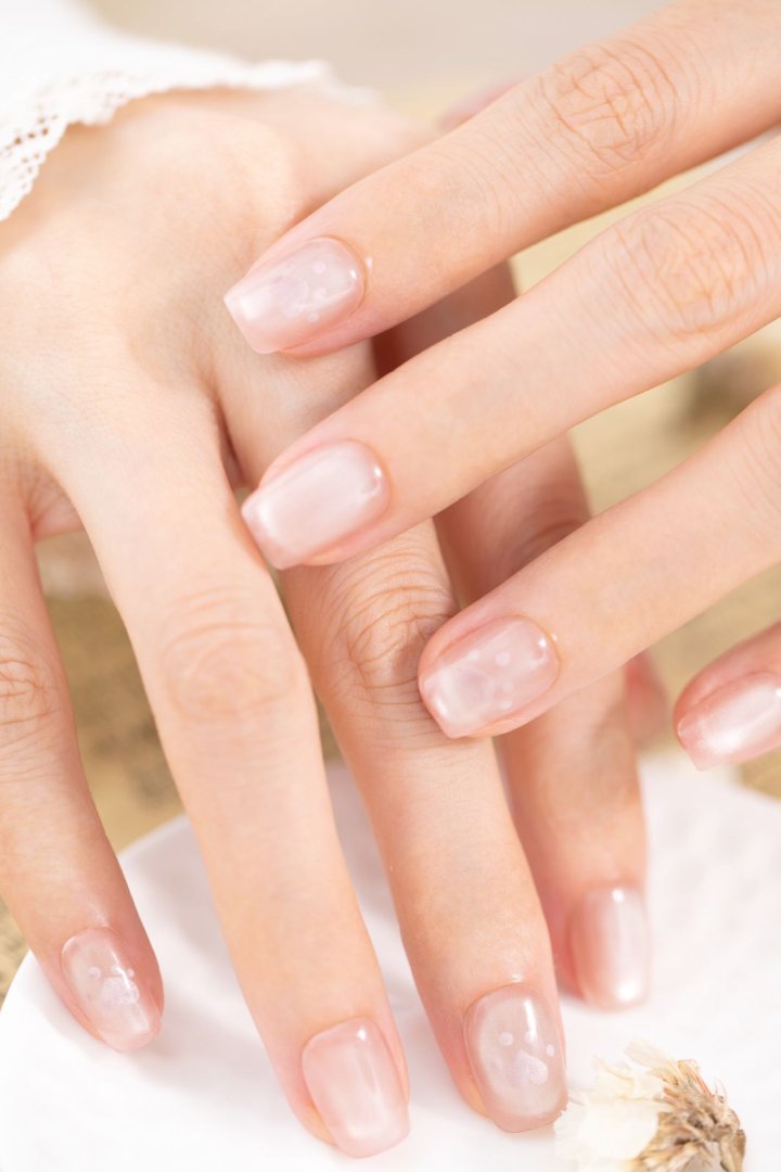 ootd.nail 乳白ピンク マーブル ジェルネイルチップ 着用イメージ｜上品・清楚・ナチュラルネイル