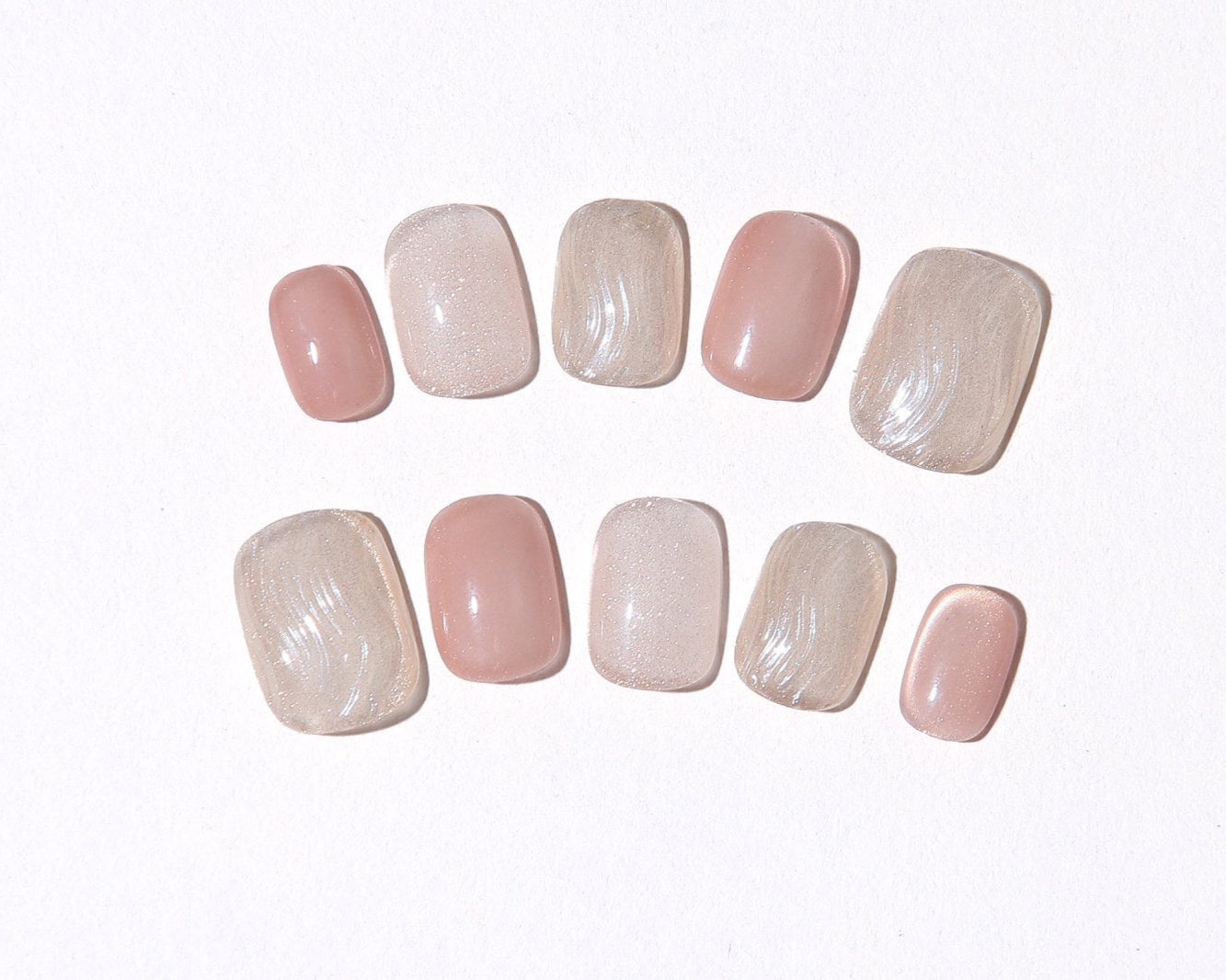 ジェルネイルチップ｜ootd.nail｜ニュアンスベージュピンク｜ショートラウンド｜大人の指先に馴染む上品デザイン