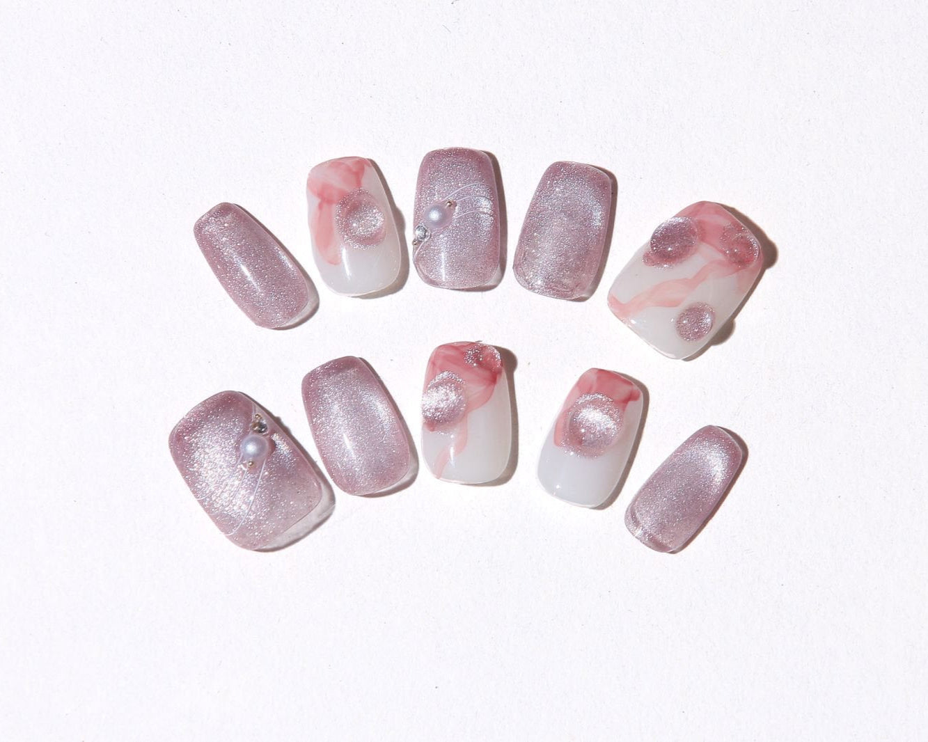 ootd.nail ピンクマーブル × ミラーバブル ジェルネイルチップ｜淡いピンクマーブルと立体ミラードット、パールの上品アクセントが可憐な指先をつくるリユーザブルネイル。