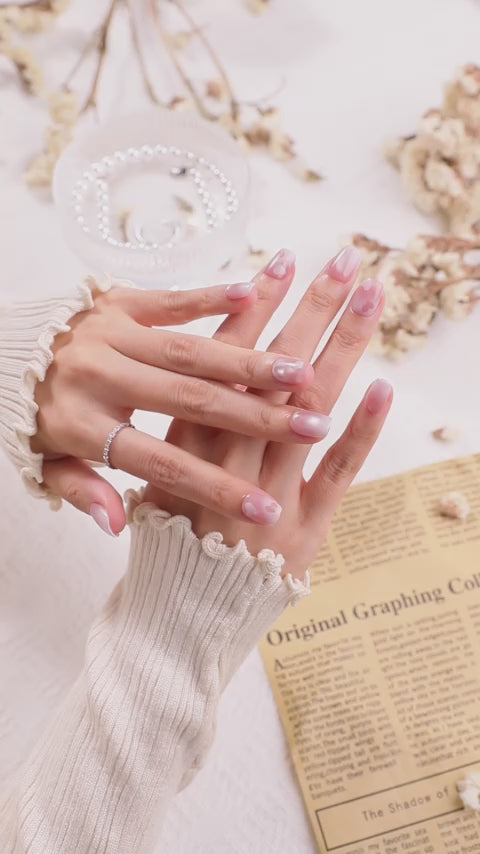 ootd.nail ハートピンク ジェルネイルチップ 着用movie｜淡いピンクに透け感ハートをデザインした上品かわいいネイル。指先を優しく彩る、繰り返し使えるジェルネイルチップ。