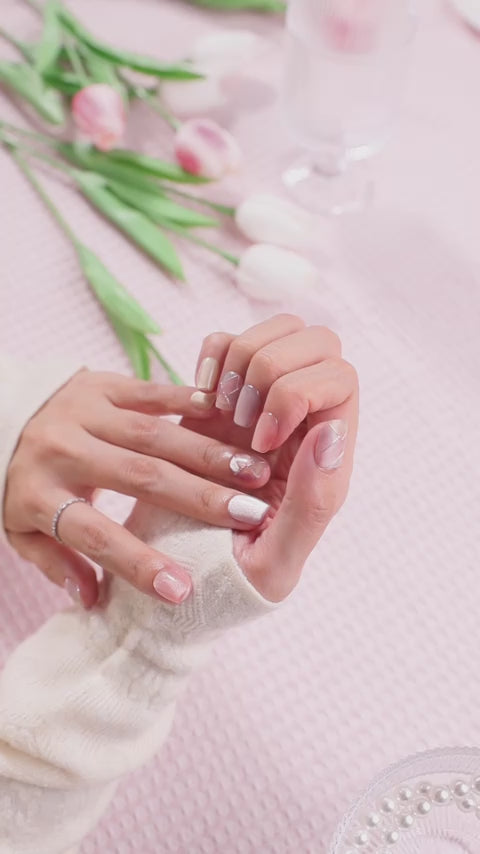 ootd.nail トライカラーブロッキング ジェルネイルチップ 着用movie｜ピンク・ラベンダー・ベージュを組み合わせた繊細デザイン。上品で柔らかな印象を与える大人のリユーザブルネイル。