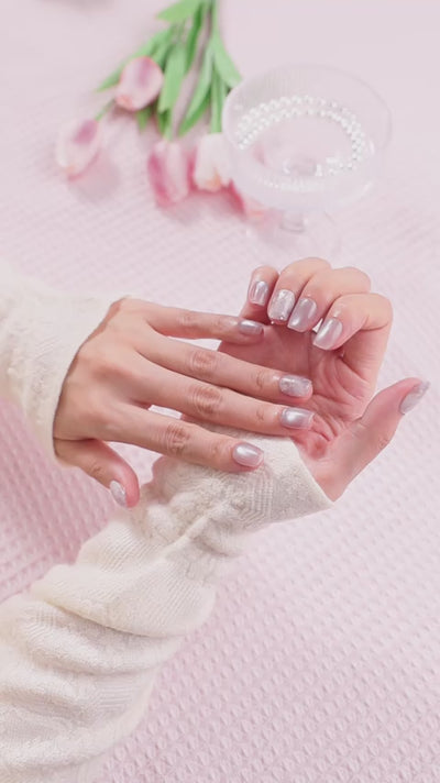 ootd.nail ラベンダーマーブル ジェルネイルチップ 着用movie｜透け感のあるくすみラベンダーにシェルを散りばめた上品デザイン。大人可愛い指先を演出するサロン級ネイル。